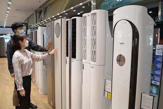 겨울철에 에어컨을 구매하는 소비자들이 늘고 있다. <전자랜드 제공>